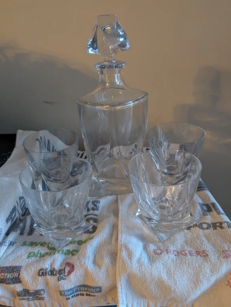 Crystalline Glass Decanter with 4 Glasses Set