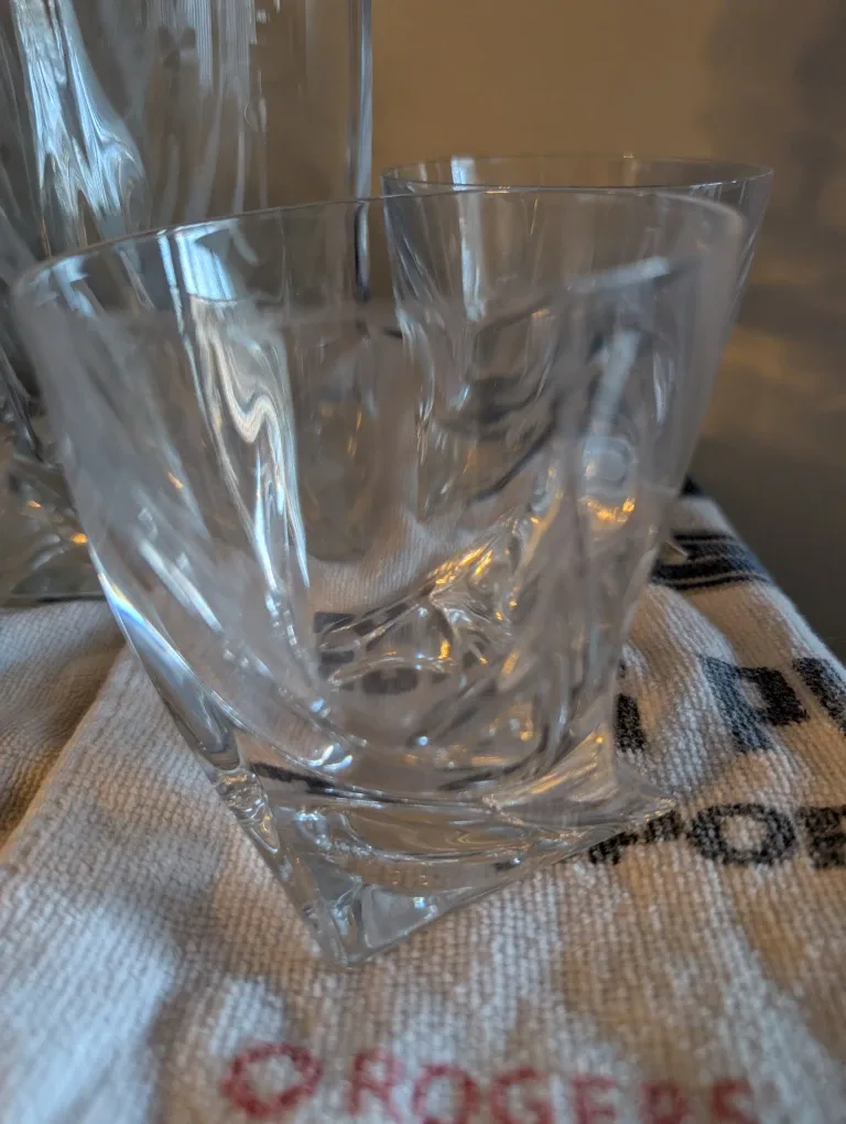 Crystalline Glass Decanter with 4 Glasses Set image indicator(3)