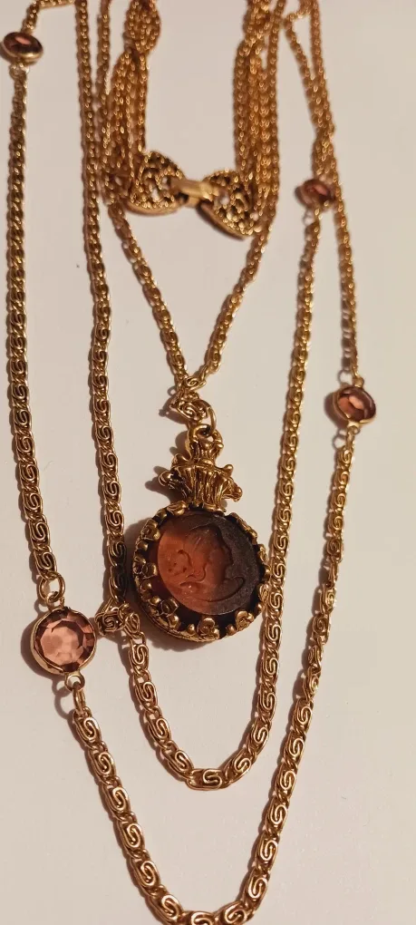 GOLDETTE Signed 1960s Vintage Gold Filigree Amber Cameo Necklace image indicator(2)