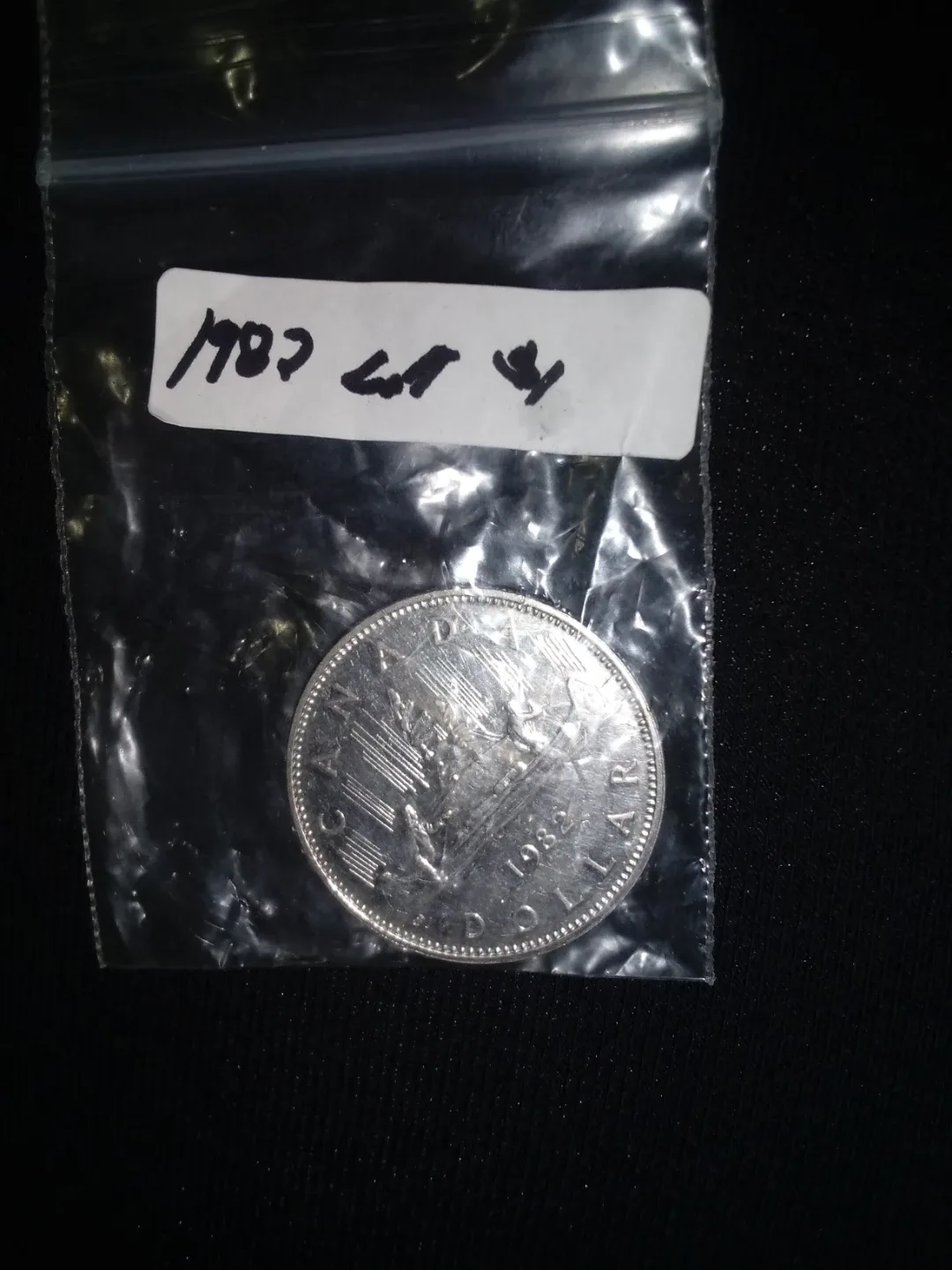 1982 Canadian one Dollar Coin image indicator(3)