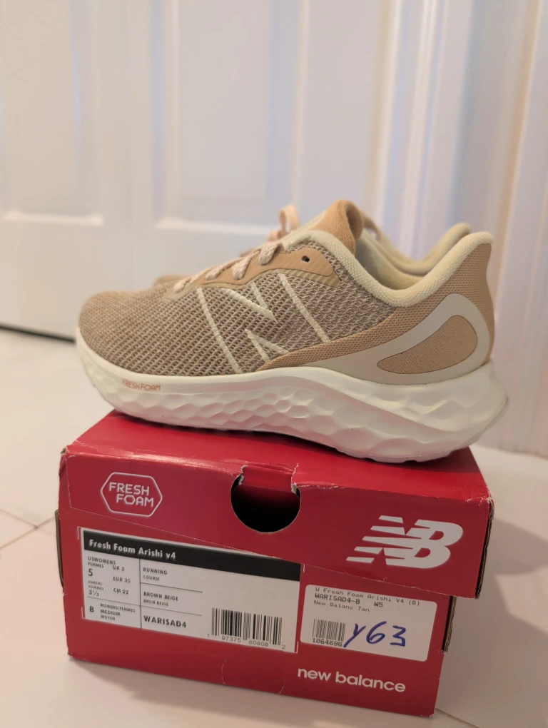 New Balance Fresh Foam Arishi v4 - Women's US 5