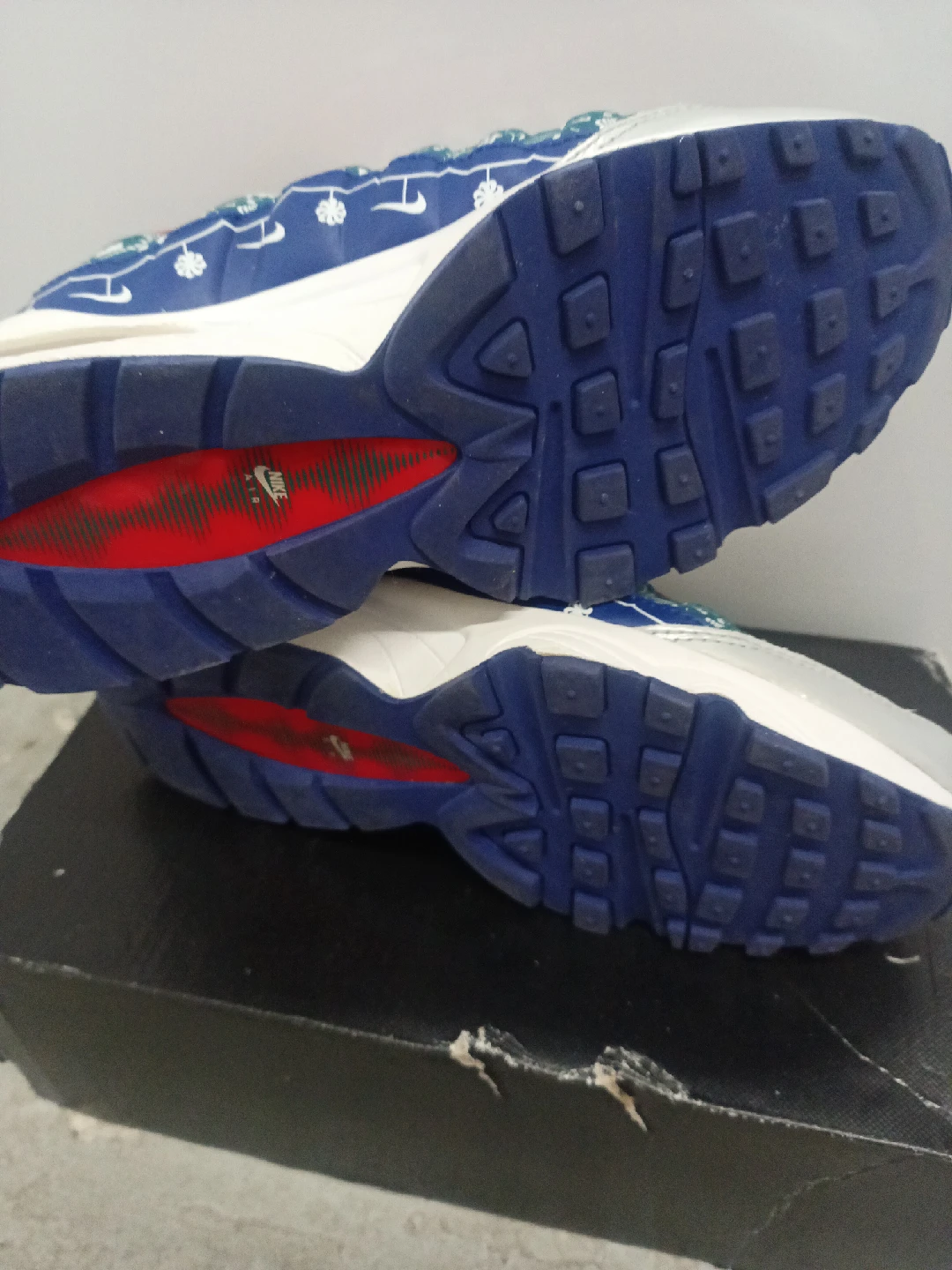 Nike Air Max 95 Christmas Edition - Size 4.5 US - photo 4