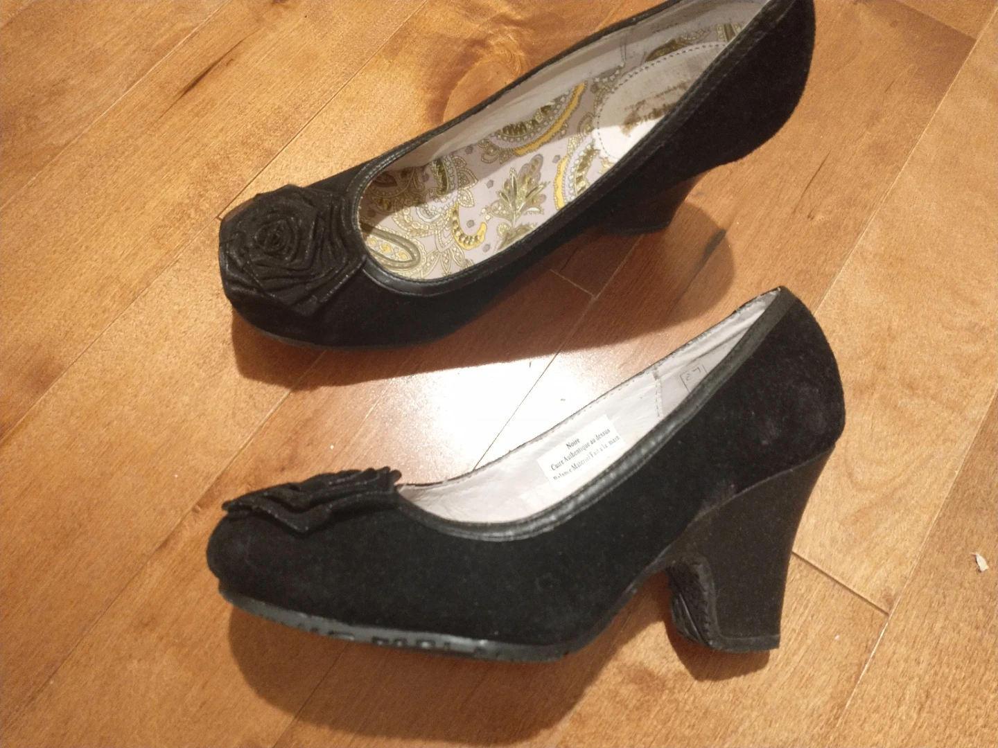 Hush Puppies black pumps with rose detail size 5.5 - photo 2