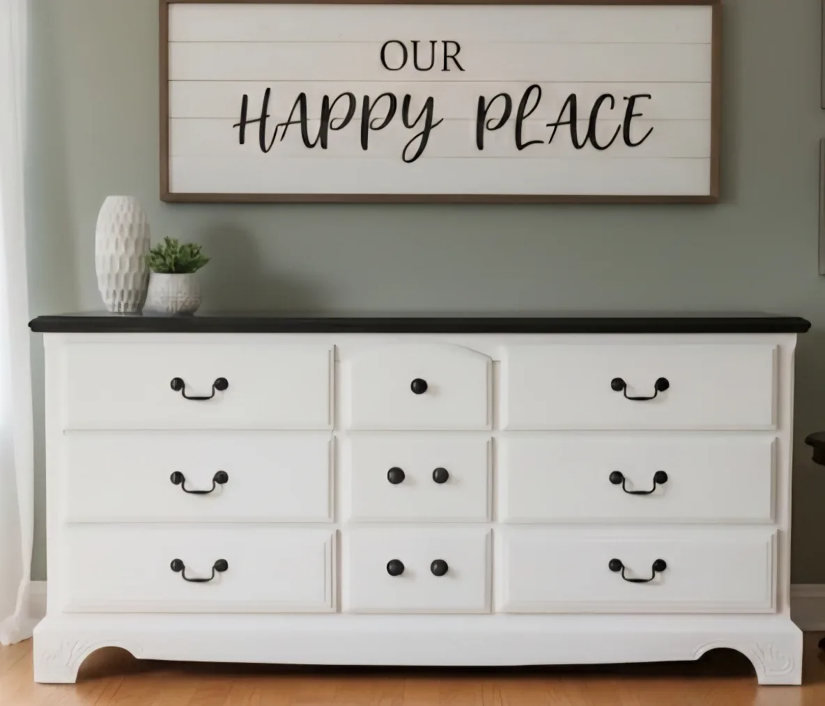 White 9-Drawer Dresser - Excellent Condition!