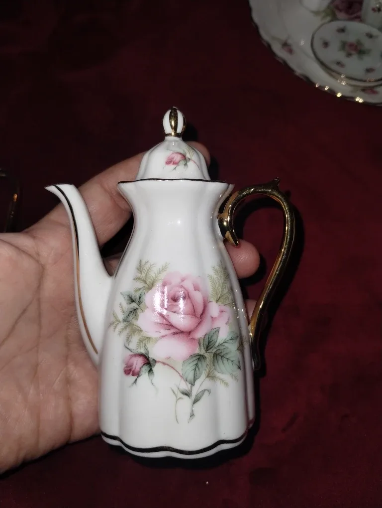 Small Vintage Floral Tea Set image indicator(4)