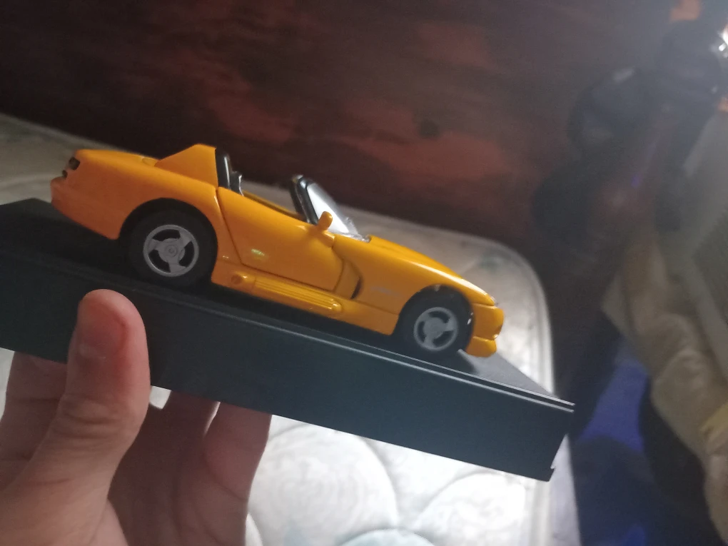 Dodge Viper RT/10 Yellow Diecast Model Car - photo 3
