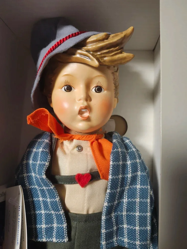 HUMMELl GOEBEL EASTER GREETINGS DOLL image indicator(7)