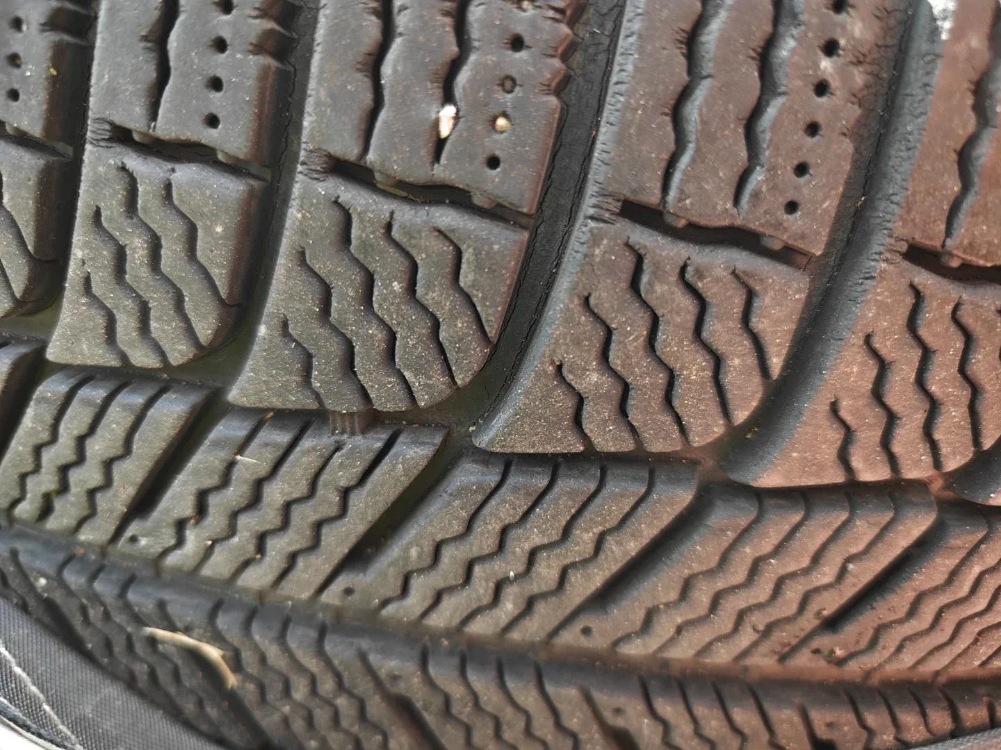 Michelin X-Ice 225/60R17 Winter Tire image indicator(4)