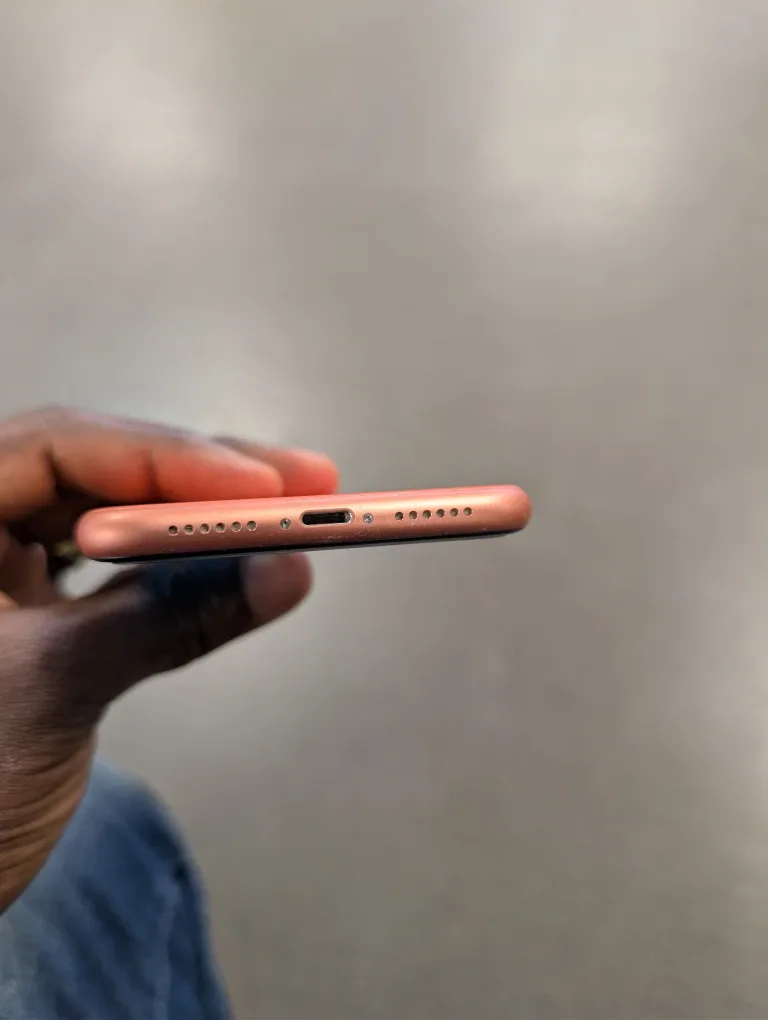 Apple iPhone XR - Coral image indicator(4)