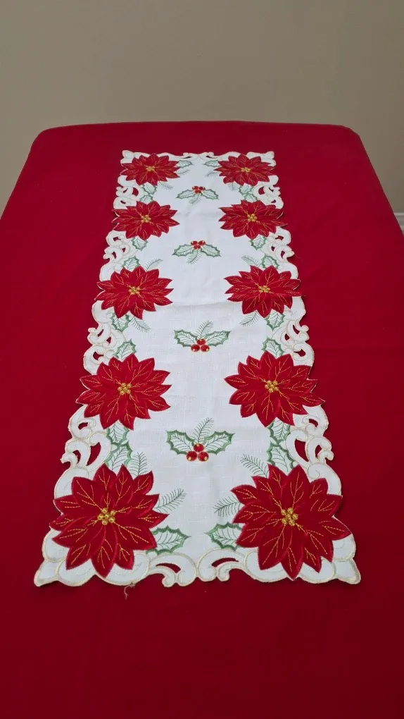 Christmas Table Runner: 13"x36"