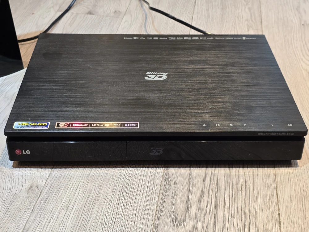 LG 3D Blu-ray Home Theater System - photo 2