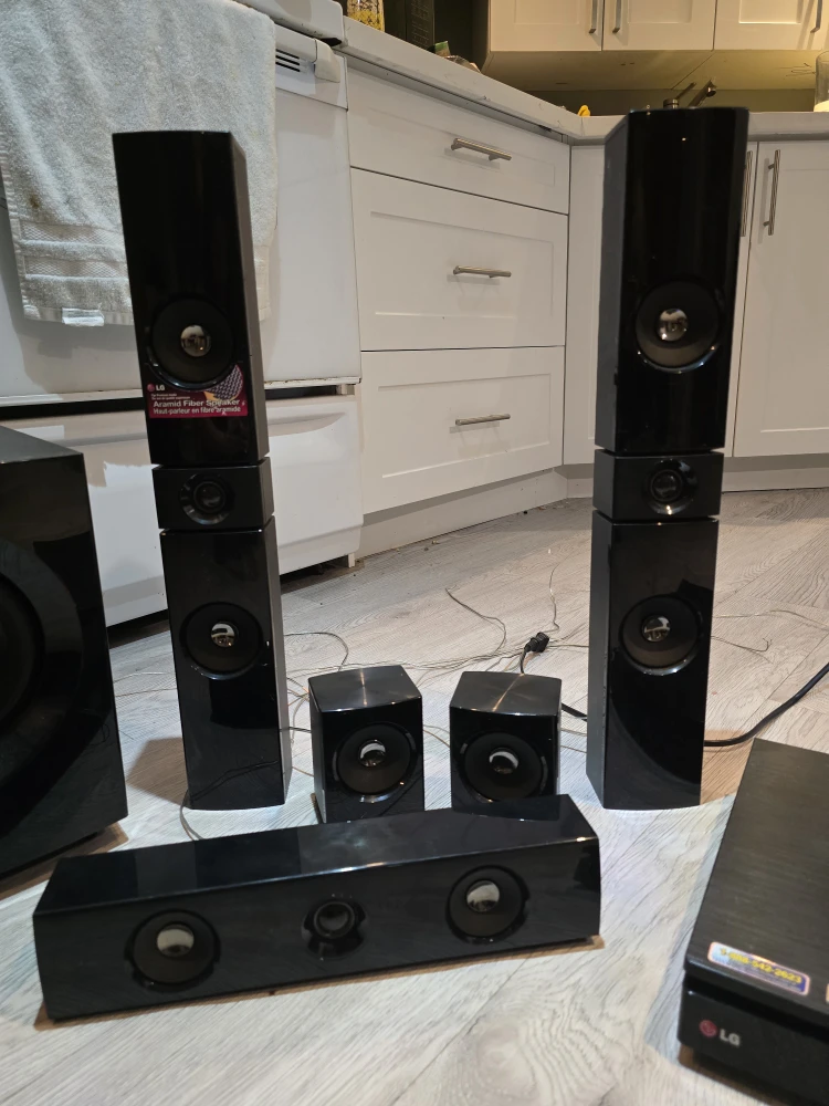 LG 3D Blu-ray Home Theater System - photo 3