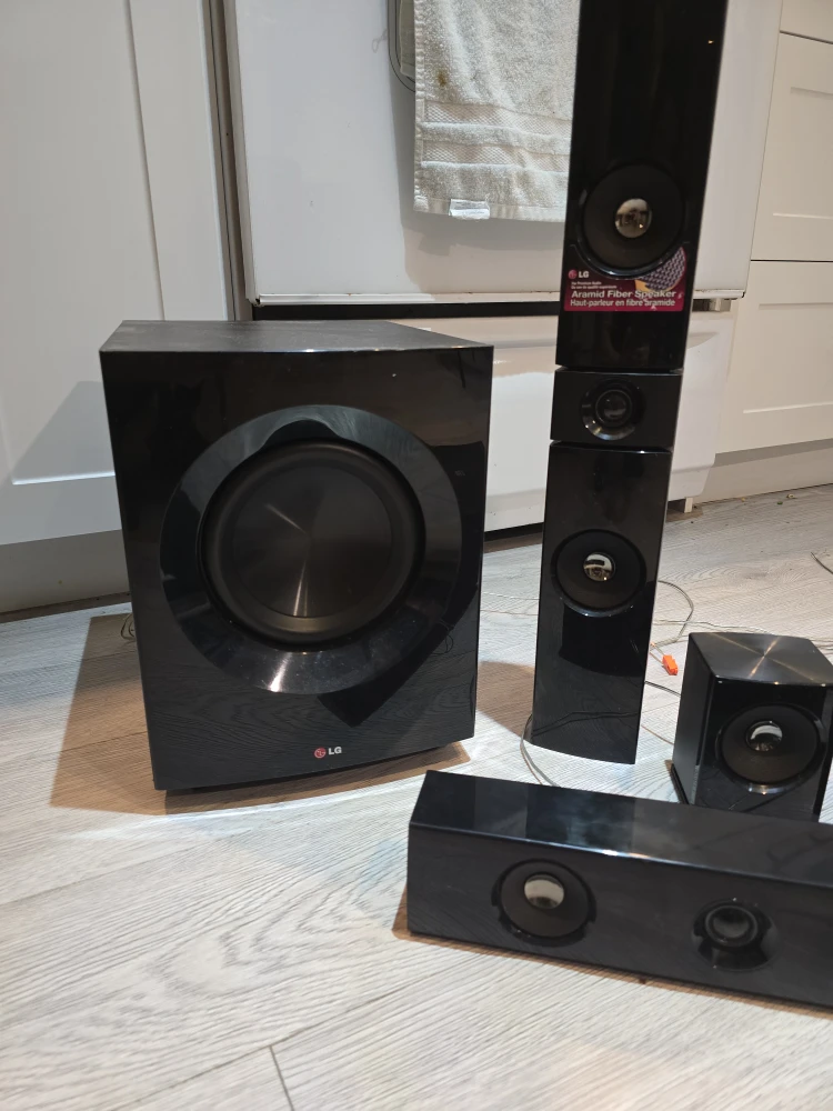 LG 3D Blu-ray Home Theater System - photo 4