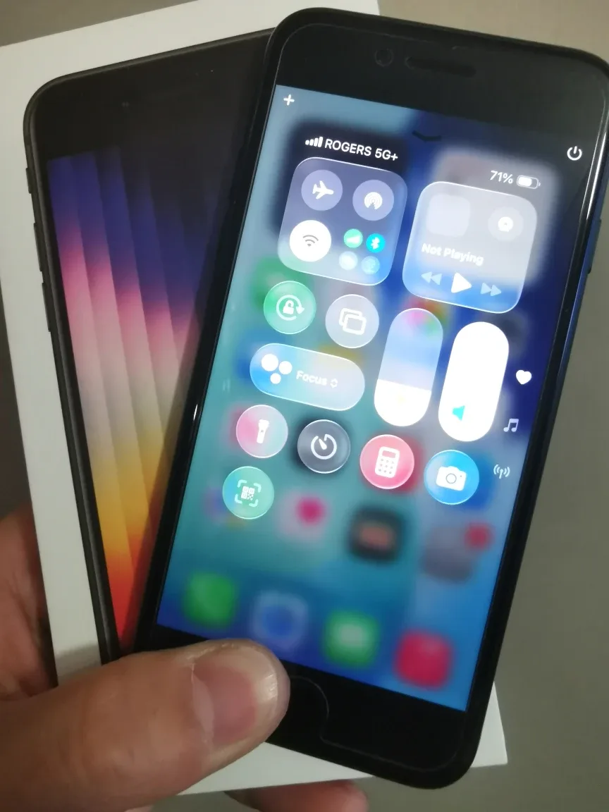 iPhone SE 3rd 5G 128G Midnight image indicator(2)