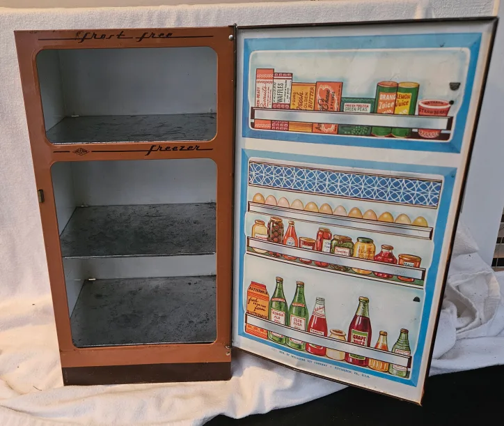 Vintage Wolverine Toy Company Tin Refrigerator Sunny Suzy Brown image indicator(2)