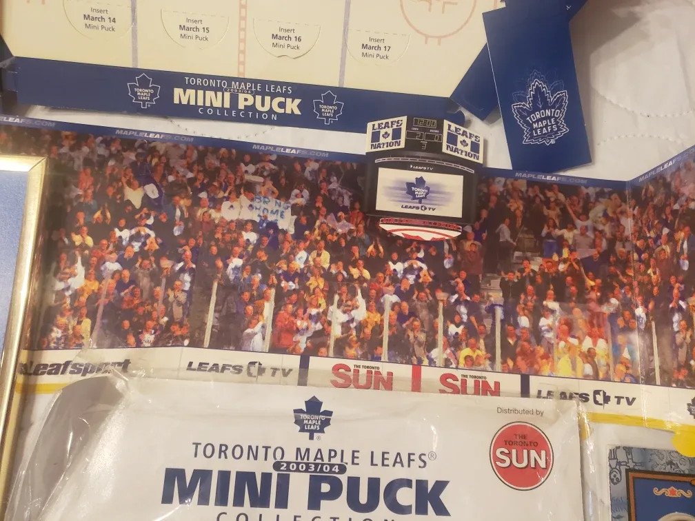 Toronto Maple Leafs Mini Puck Collection 2003/04 image indicator(9)