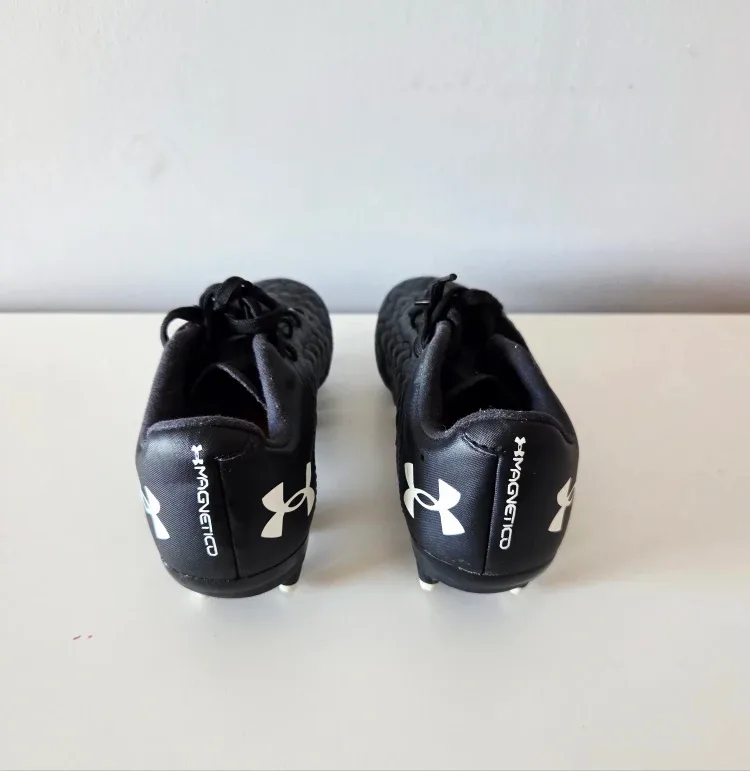 Like New Under Armour Soccer Cleats size 2 Kids image indicator(7)
