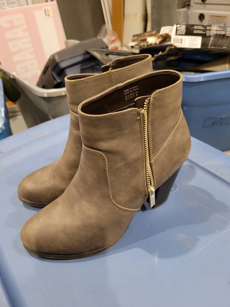 Assorted Women's Shoes & Boots - Size 10 - photo 3