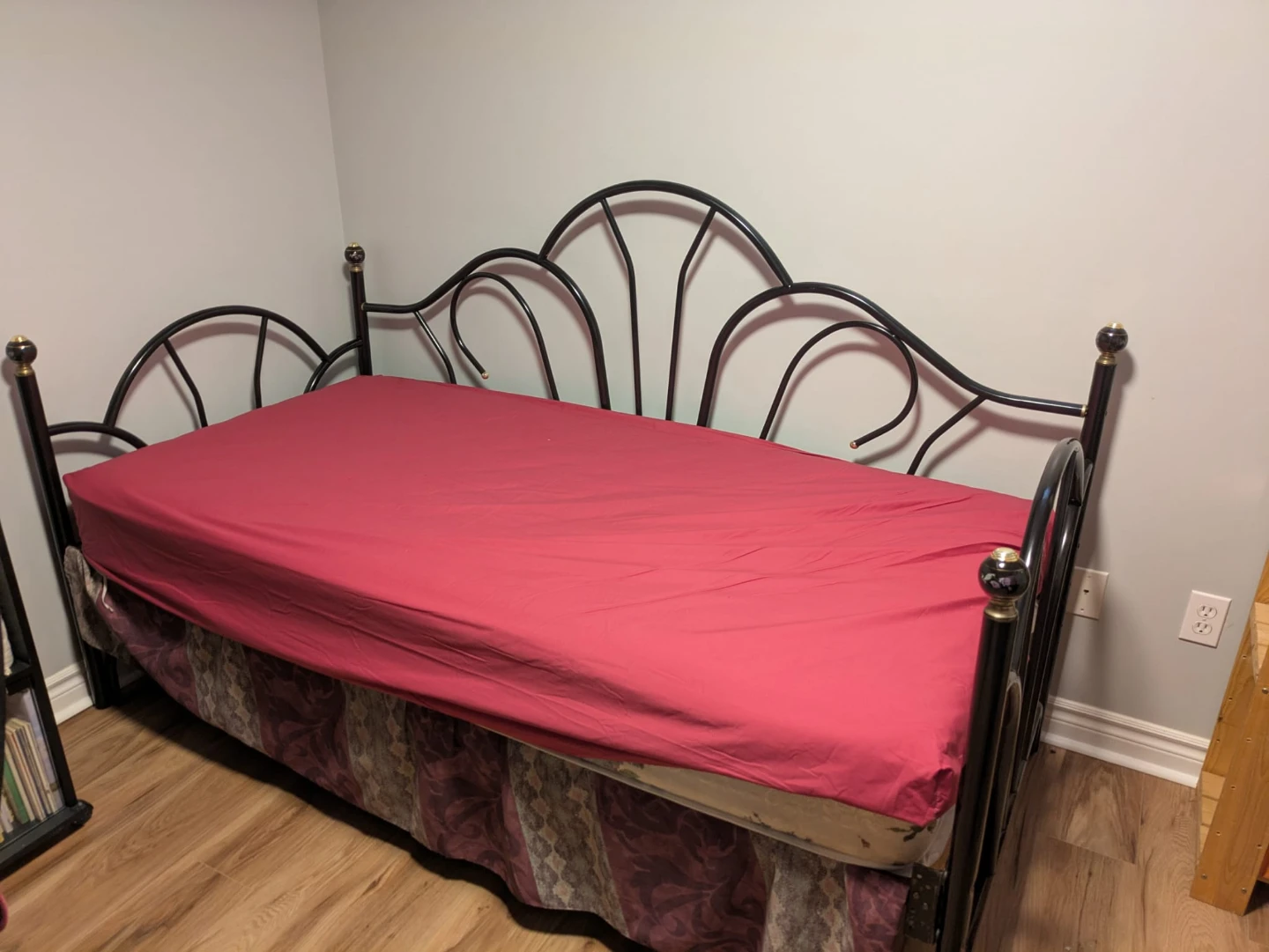 Day Bed with Mattress. - photo 2
