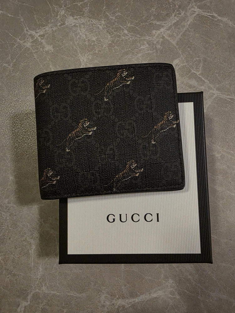Gucci GG Supreme Tiger