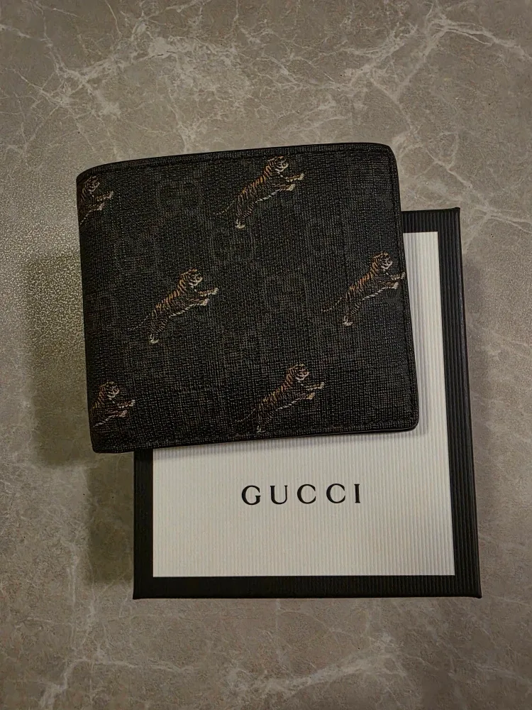 Gucci GG Supreme Tiger