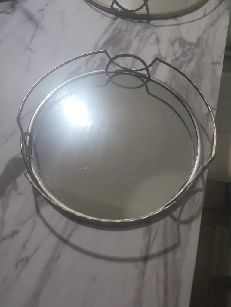 Round Decorative Tray with Metal Frame image indicator(2)