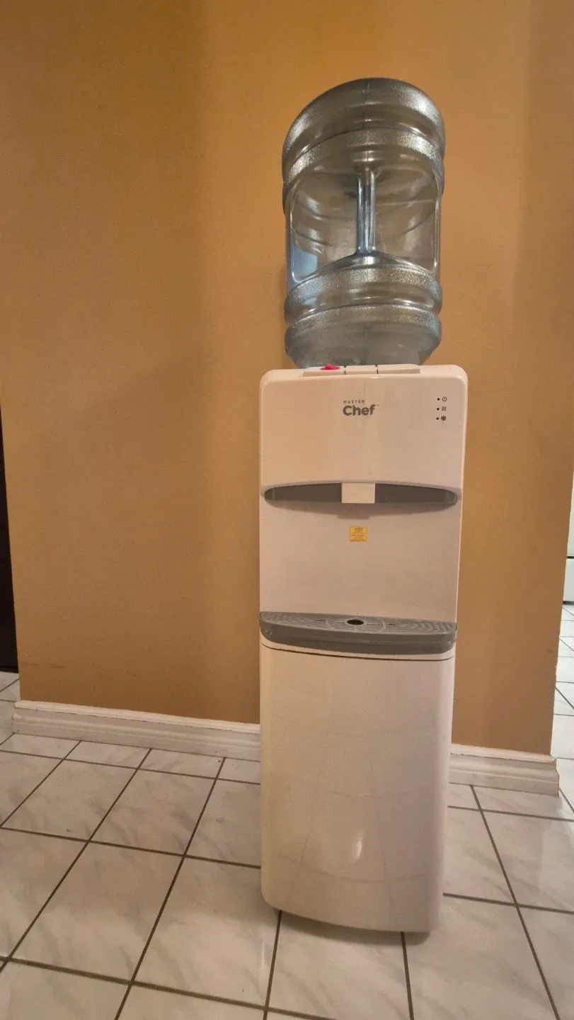 Master Chef Water Dispenser thumbnail