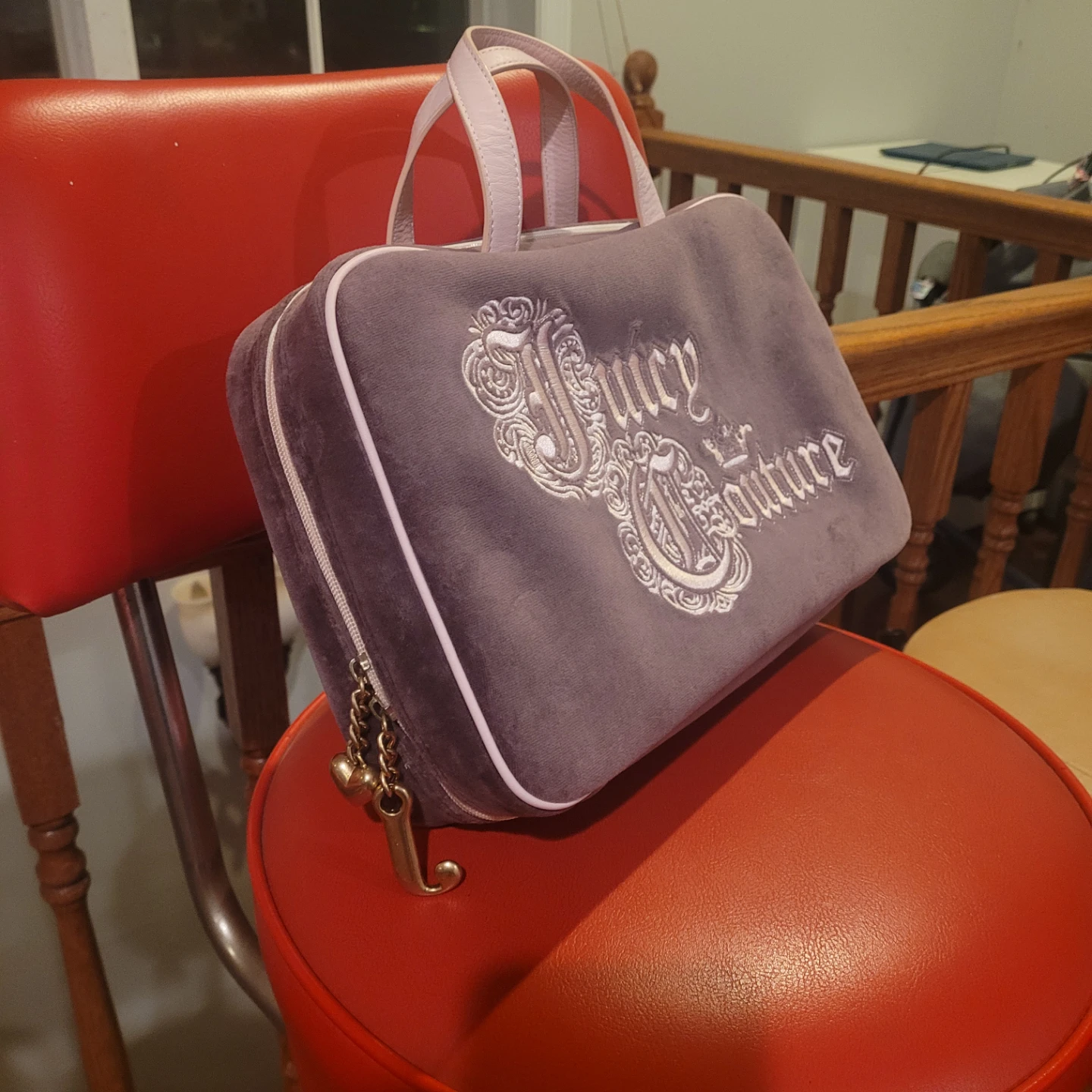Early 2000's Juicy Couture Pink Velvet Travel Bag - photo 3