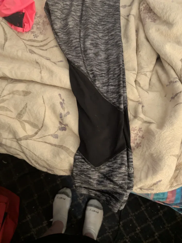 Lululemon Grey & Black Leggings image indicator(2)