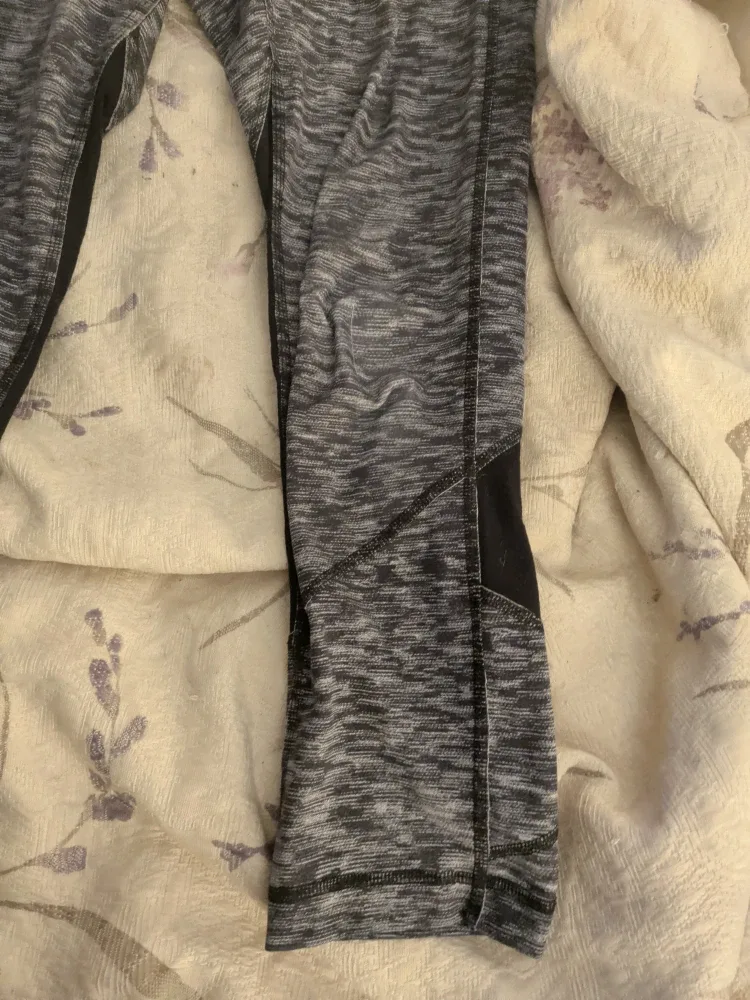 Lululemon Grey & Black Leggings image indicator(3)