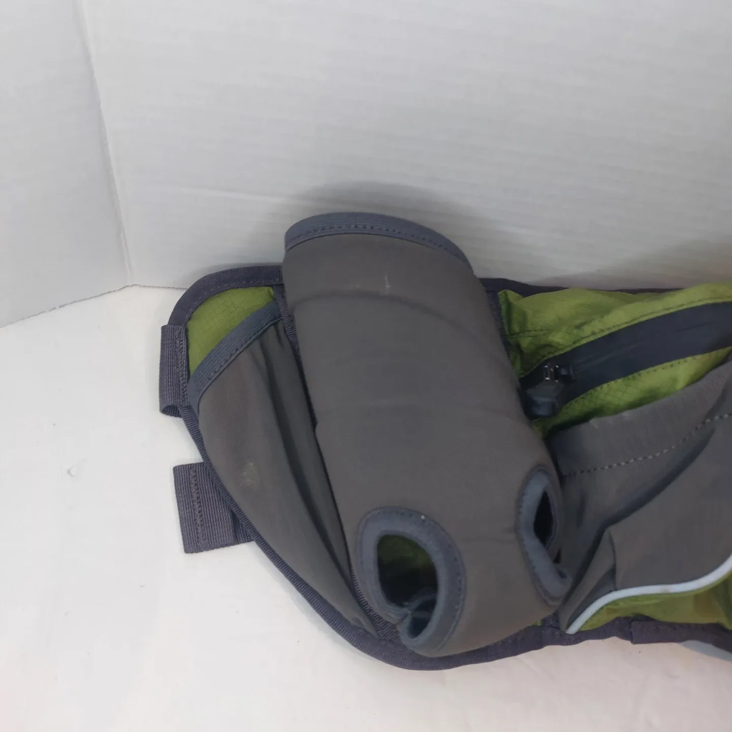 MEC Mountain Equipment Co-op Running Belt image indicator(3)