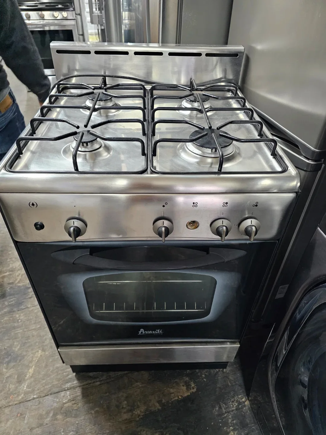 Avanti 24in Stainless steel gas stove thumbnail