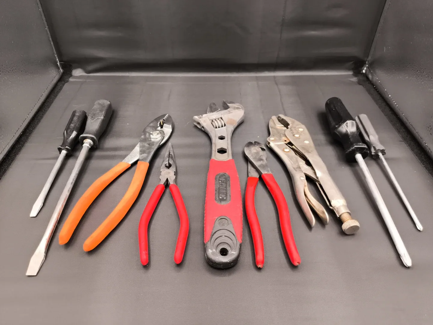 Mixed Tool Set - Screwdrivers, Pliers, Wrench image indicator(4)