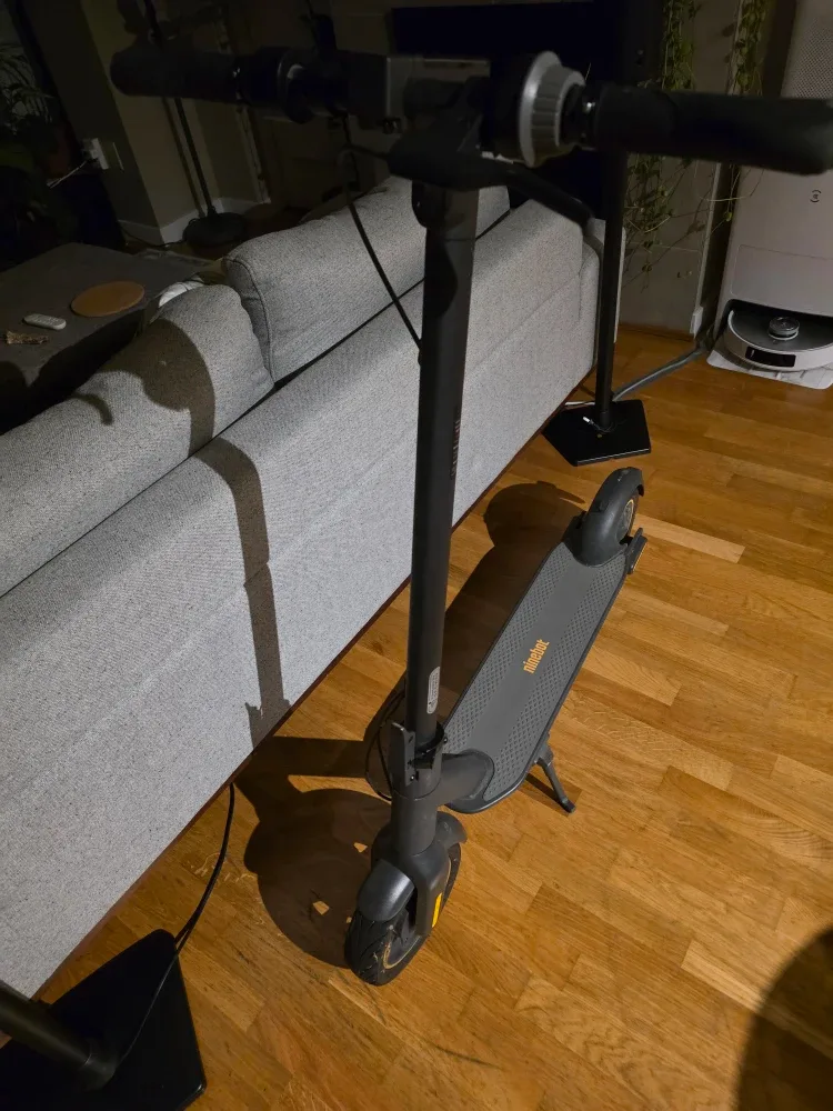 Ninebot Segway Max Electric Scooter image indicator(2)