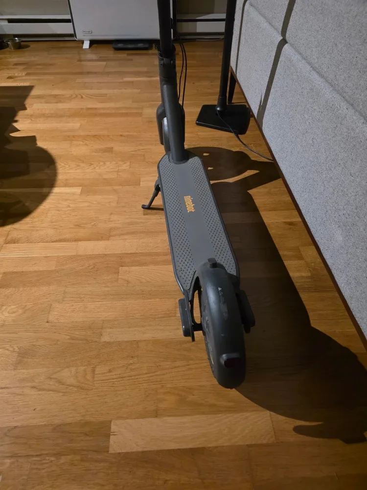 Ninebot Segway Max Electric Scooter image indicator(3)