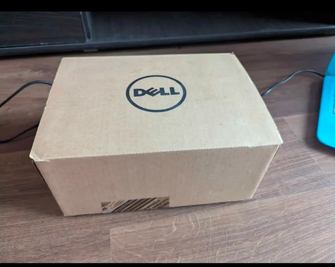 Dell Docking Station - Like New! image indicator(4)