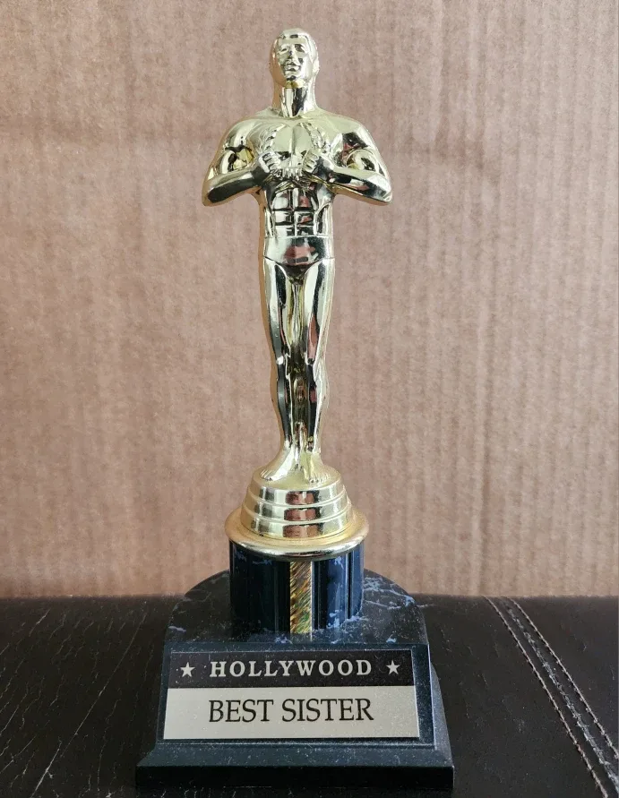 Hollywood Best Sister Trophy
