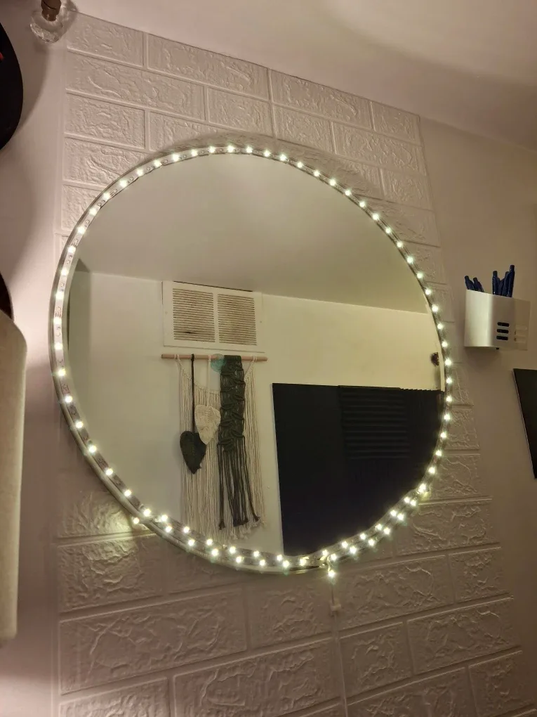Round Mirror with LED Lighting
