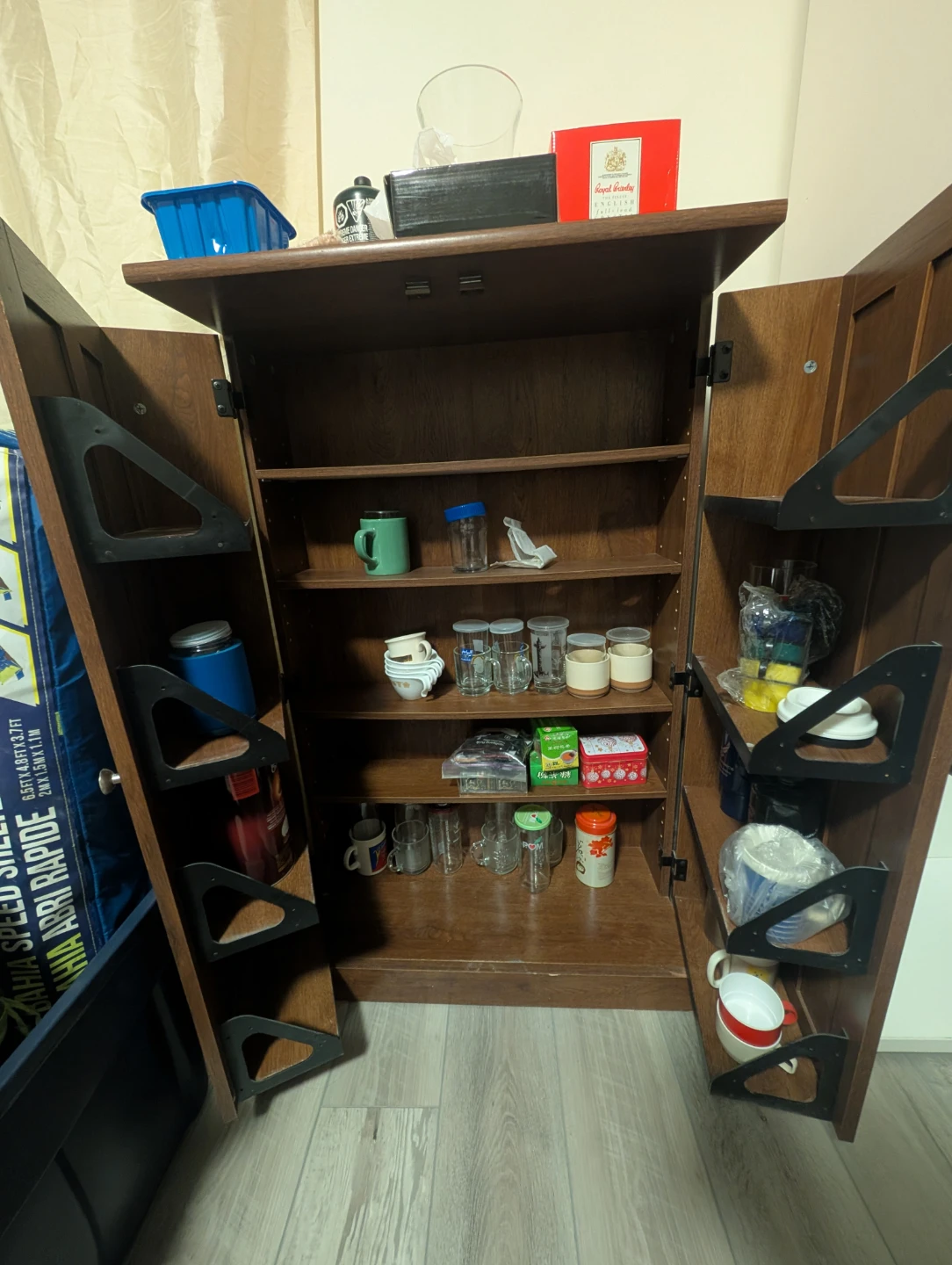 Wooden Cabinet for Cups. Great condition! - photo 2