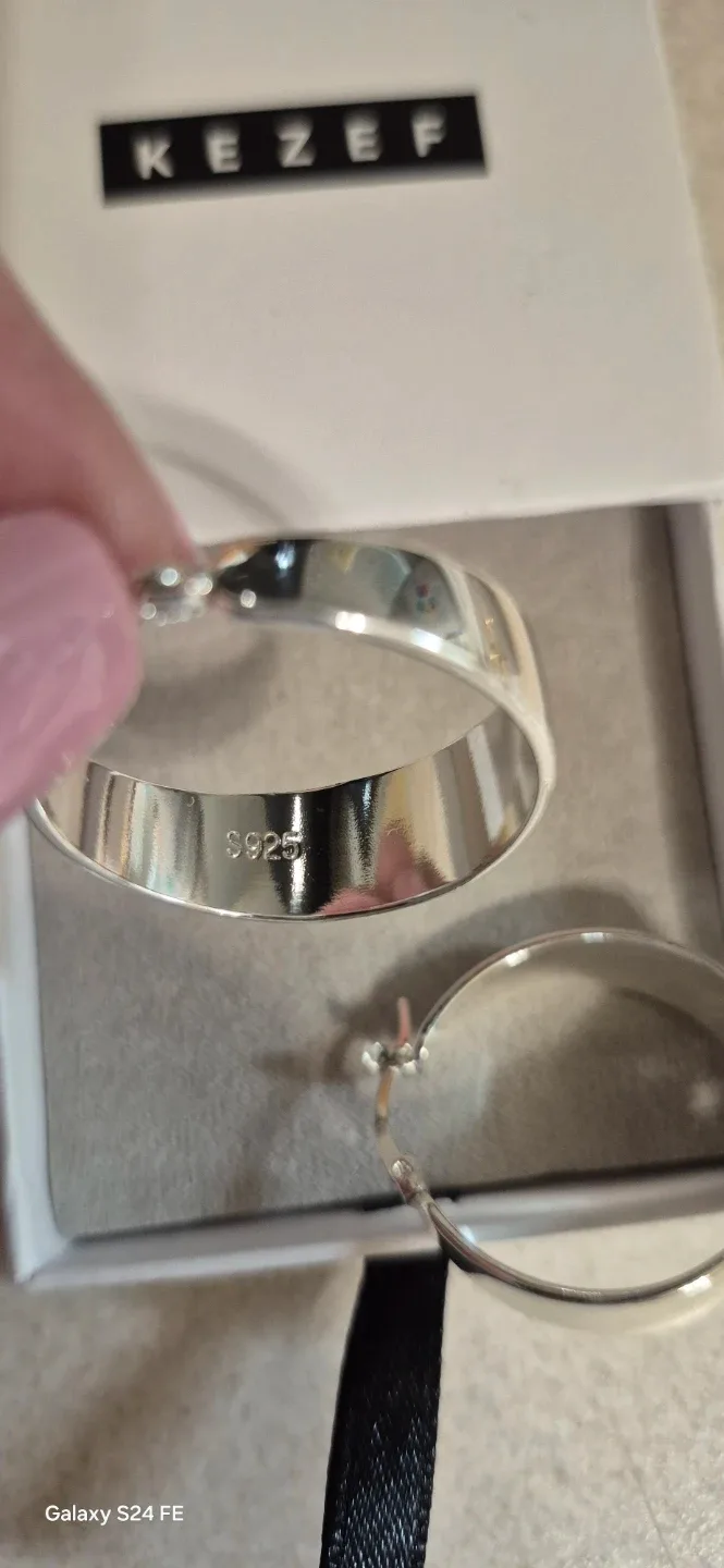 Ladies  brand new  sterling silver  hoops image indicator(2)