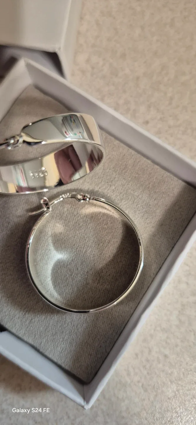 Ladies  brand new  sterling silver  hoops image indicator(3)