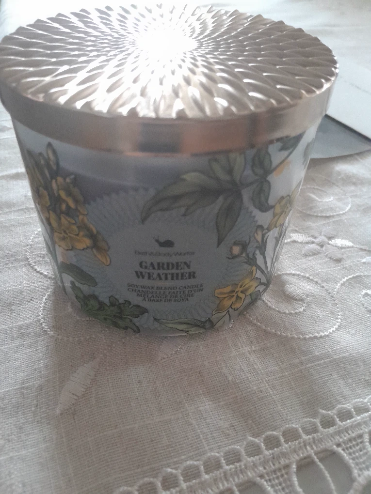 Bath & Body Works Garden Weather Candle - photo 2