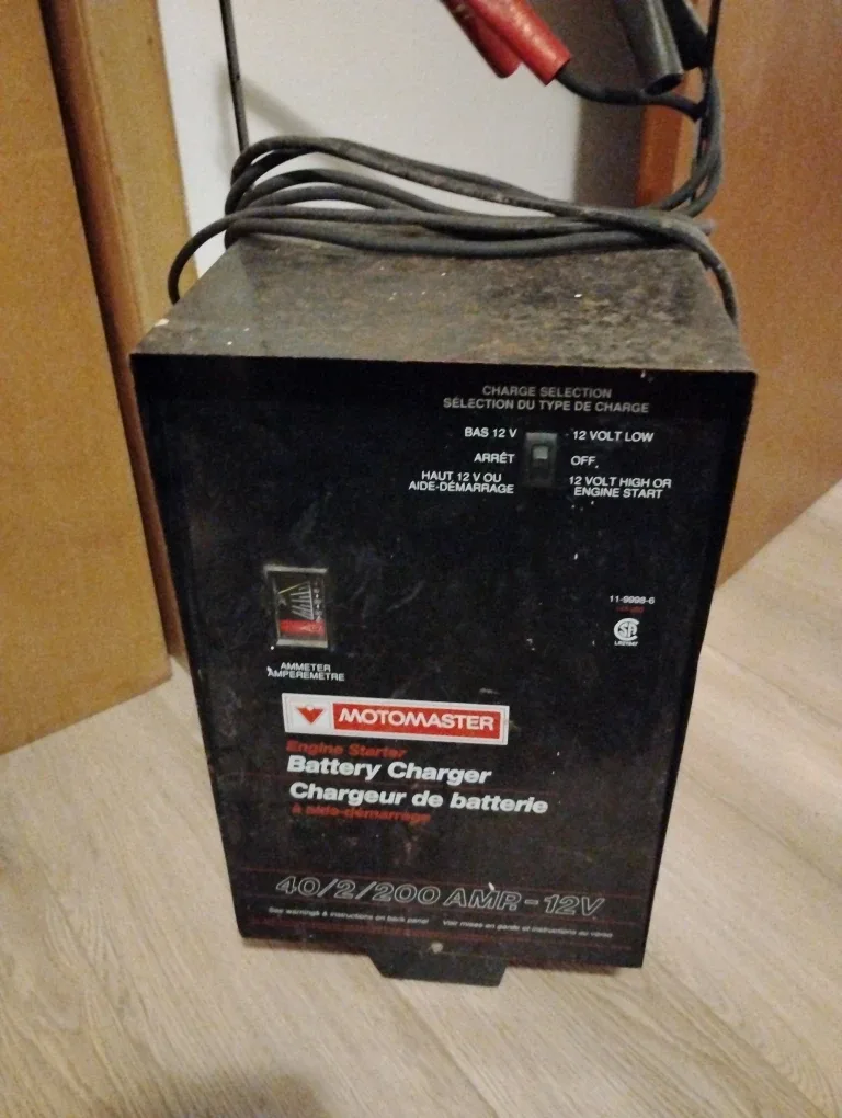 Motomaster Battery Charger 40/2/200 AMR-12V