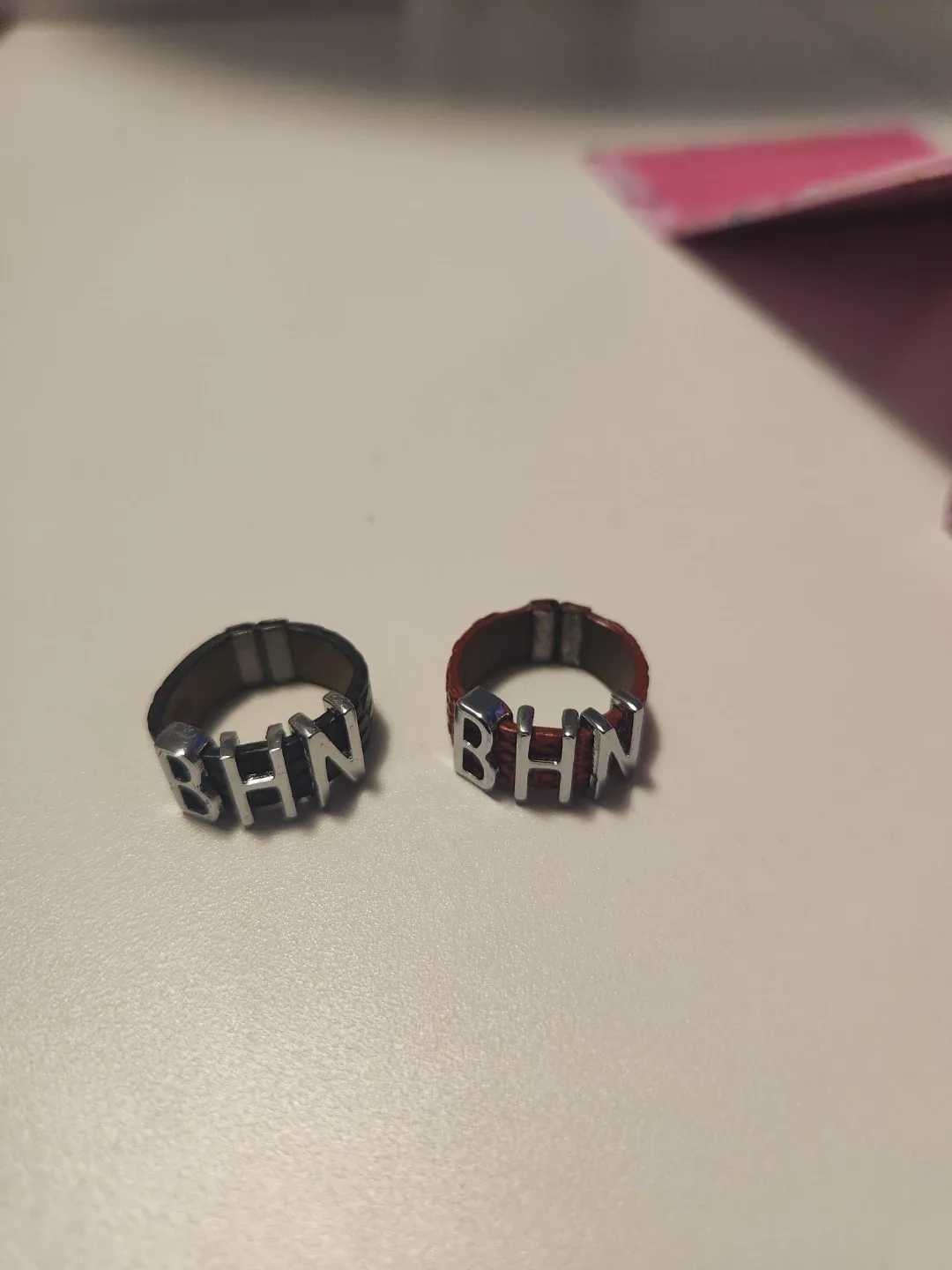 Mixed Lot: Ring, Keychain, Hair Clip, Tin, Rings🥕 image indicator(4)