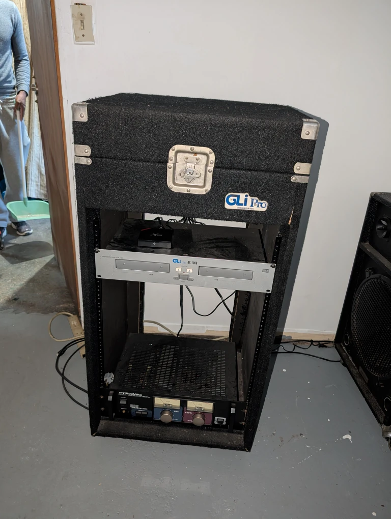GLI Pro Audio Rack Mount Case & Speakers - photo 2