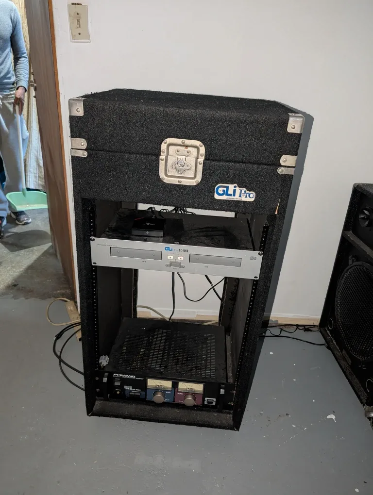 GLI Pro Audio Rack Mount Case & Speakers image indicator(2)