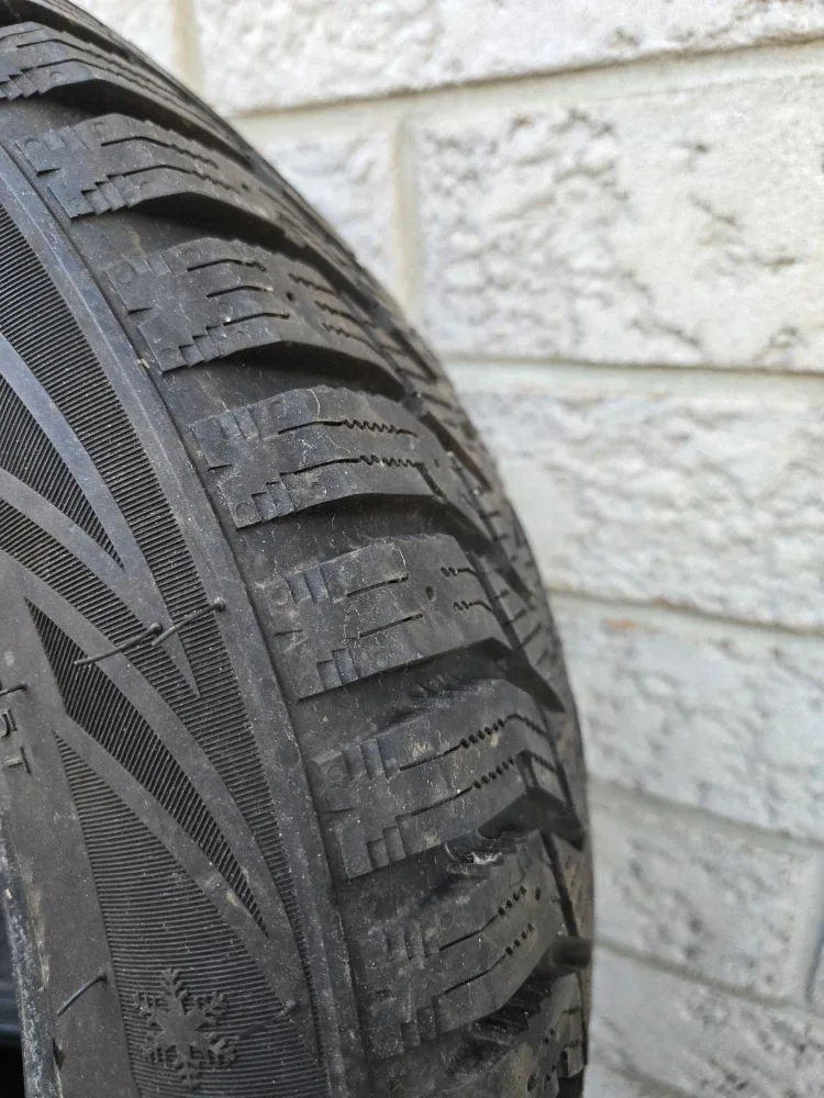 3 pieces Wintertrek Studdable Winter Tires 195/55R15 image indicator(2)