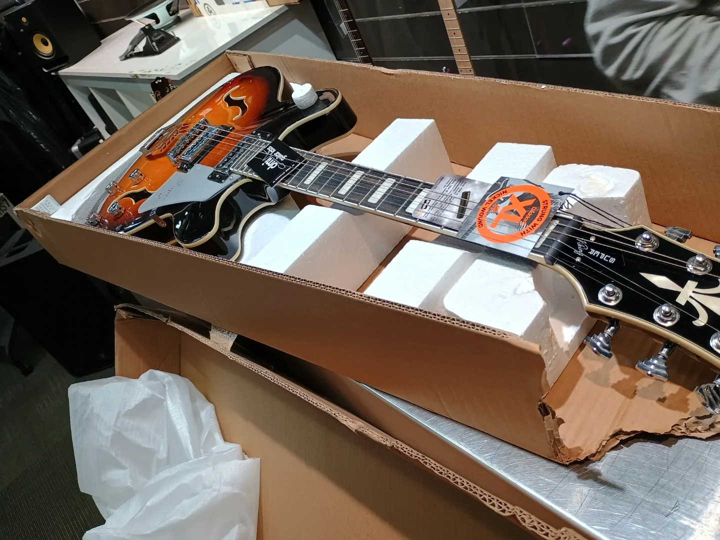 BEST CHRISTMAS GIFT! New Electric Guitar HAGSTROM SUVIK-TSB image indicator(9)