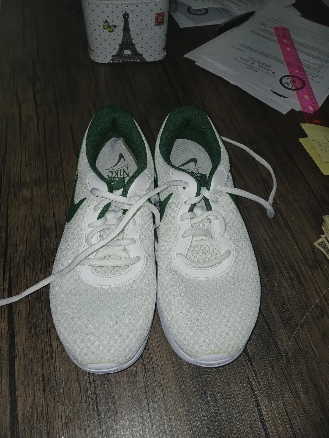 Nike Tanjun White & Green Sneakers - US 7 image indicator(2)