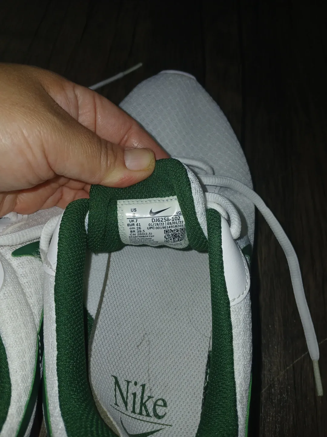 Nike Tanjun White & Green Sneakers - US 7 image indicator(3)